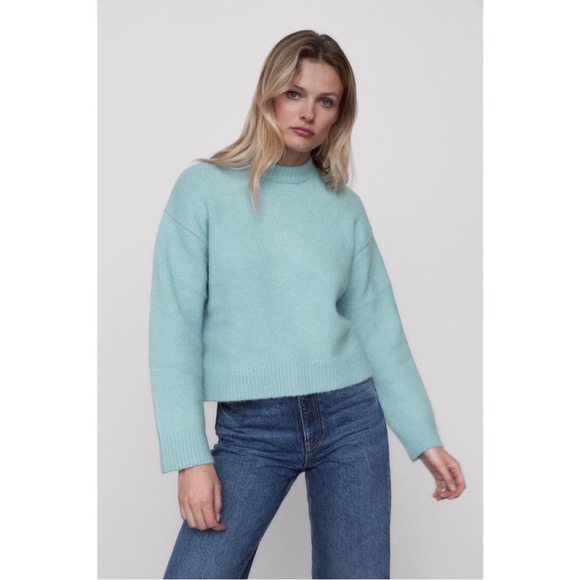 Sweaters - Zara turquoise cropped crew sweater. Size M